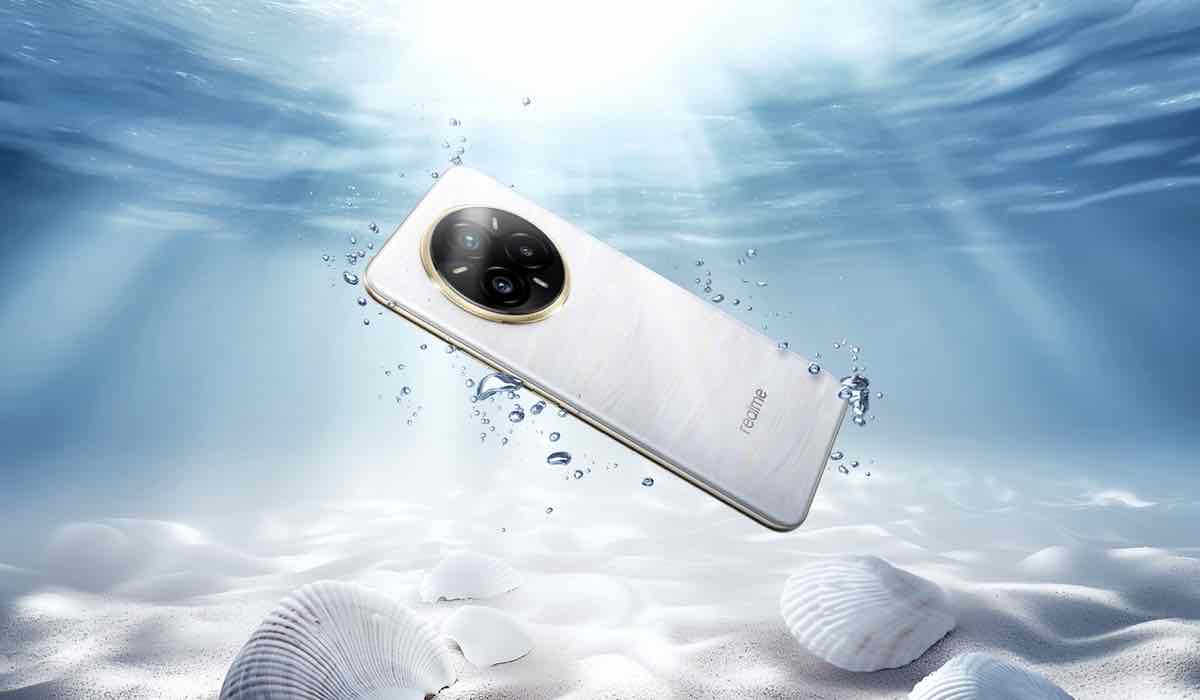realme 14 Pro Plus sumergido en agua